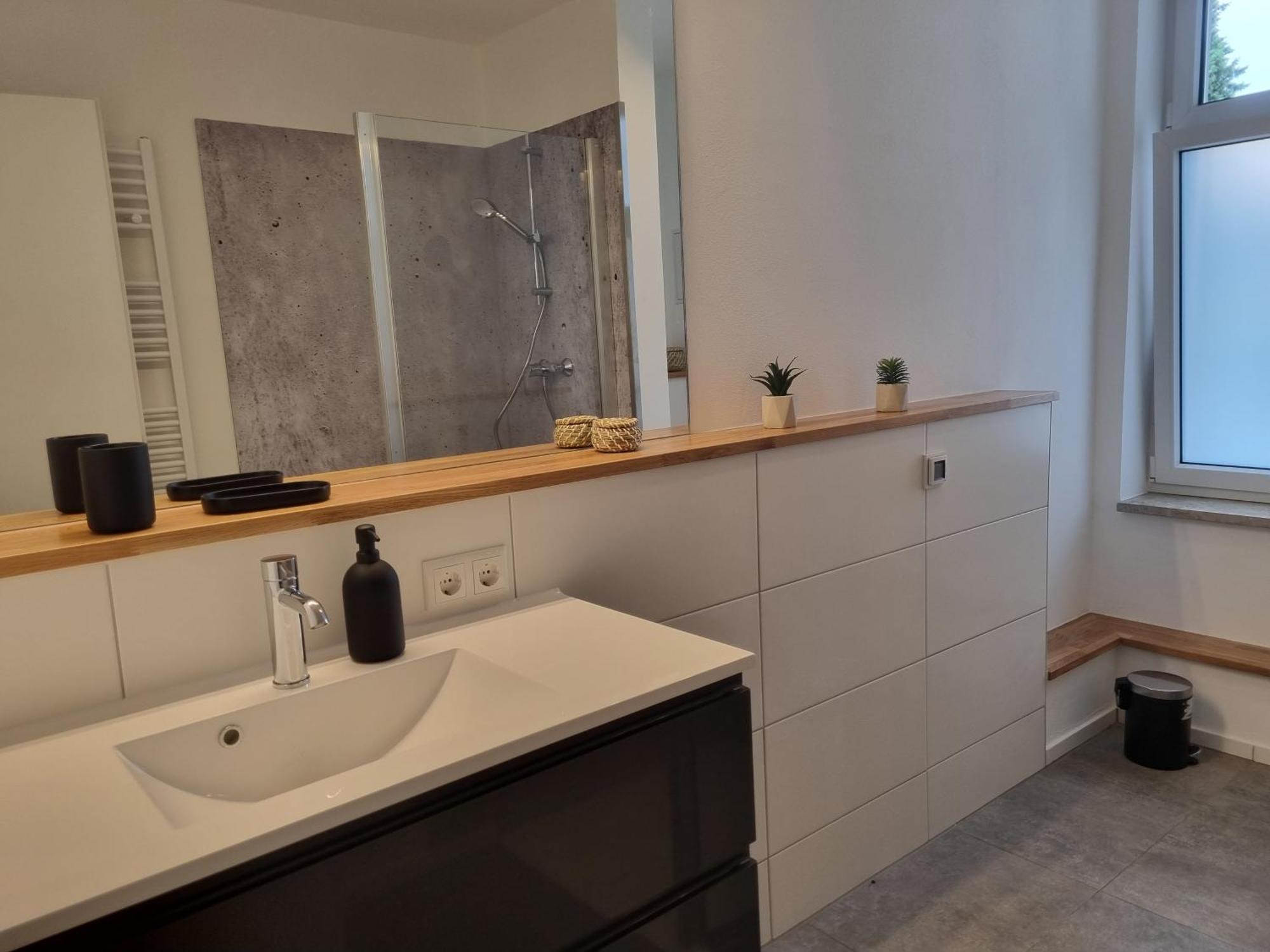 Maremar - Style-Loft Am Ferberturm - 2 Schlafzimmer - Luxus Boxspringbett - Arbeitsplaetze - Highspeed Wlan Gera Esterno foto